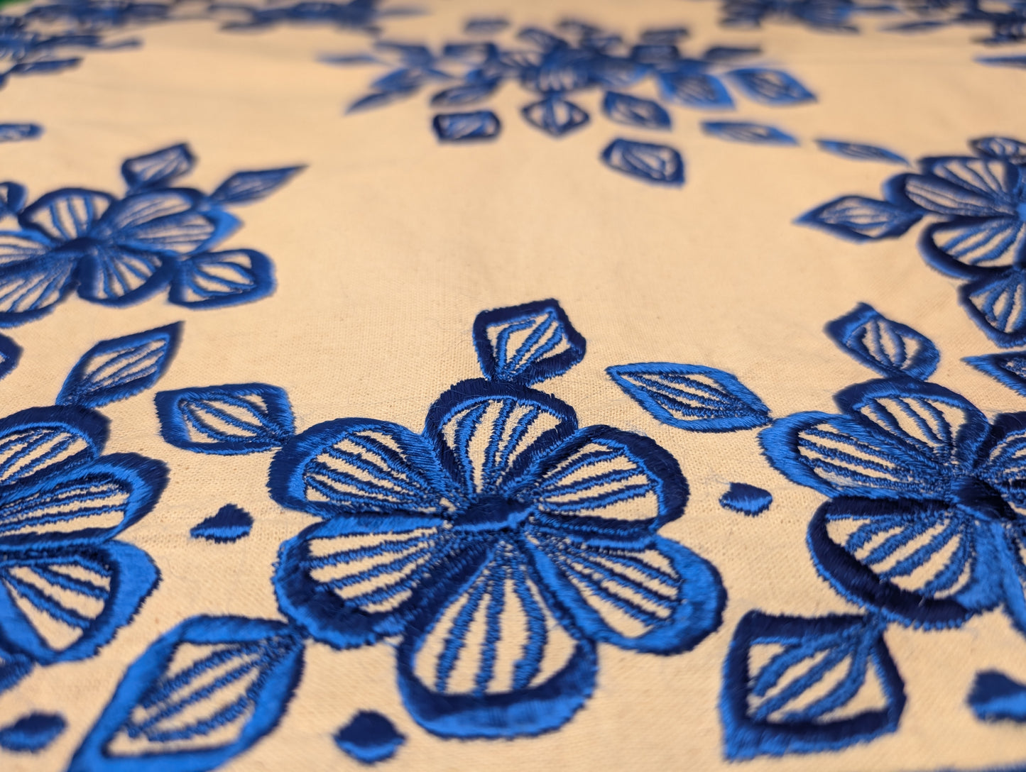 Pillow Case Rbati embroidery blue flower pattern white background / Taie d'oreiller broderie Rbati motif fleur bleue fond Blanc