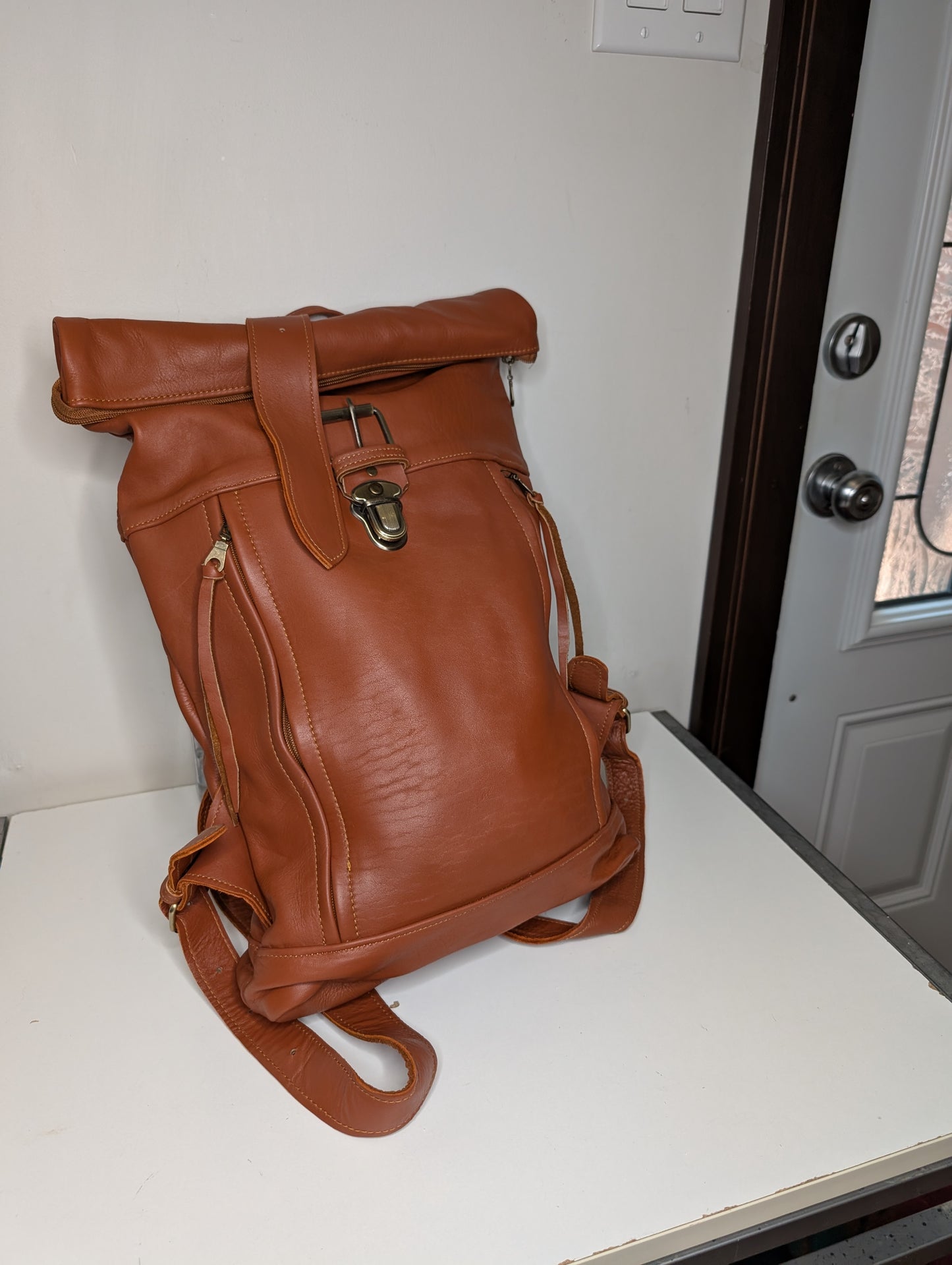 Leather Backpack / Sac à dos en cuir