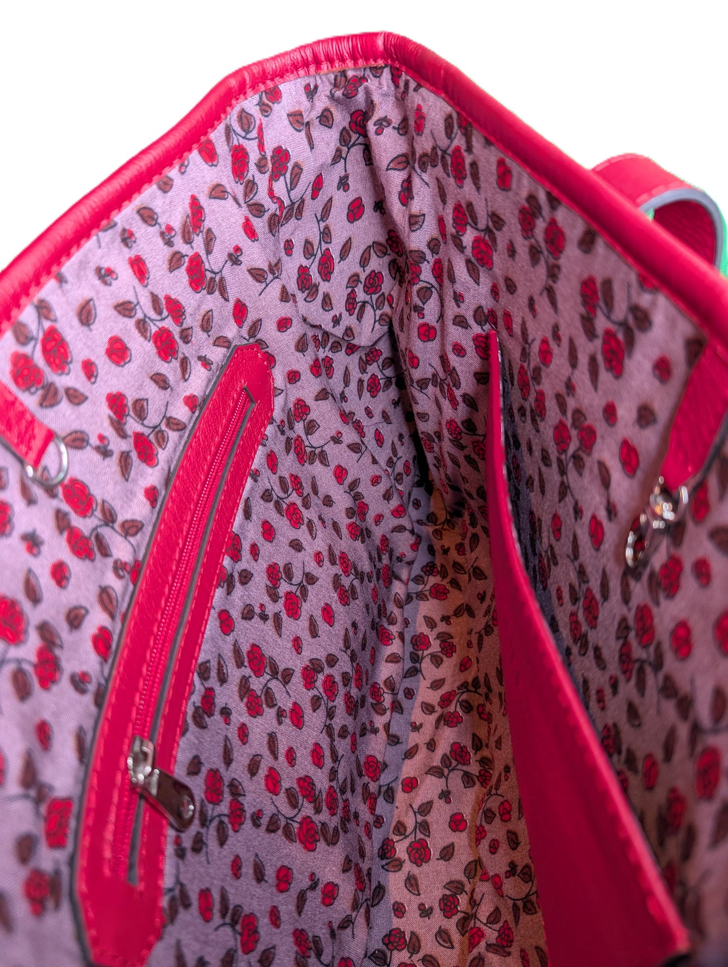 Leather Tote with embroidery - rouge / Sac fourre-tout en cuir avec tissage de tapis - red