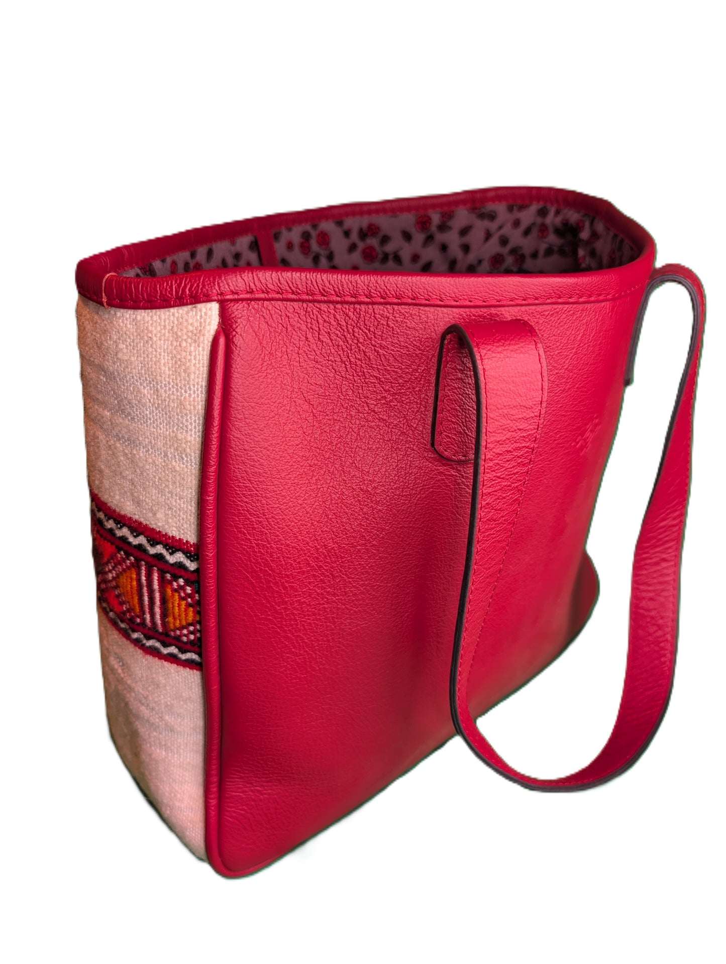 Leather Tote with embroidery - rouge / Sac fourre-tout en cuir avec tissage de tapis - red