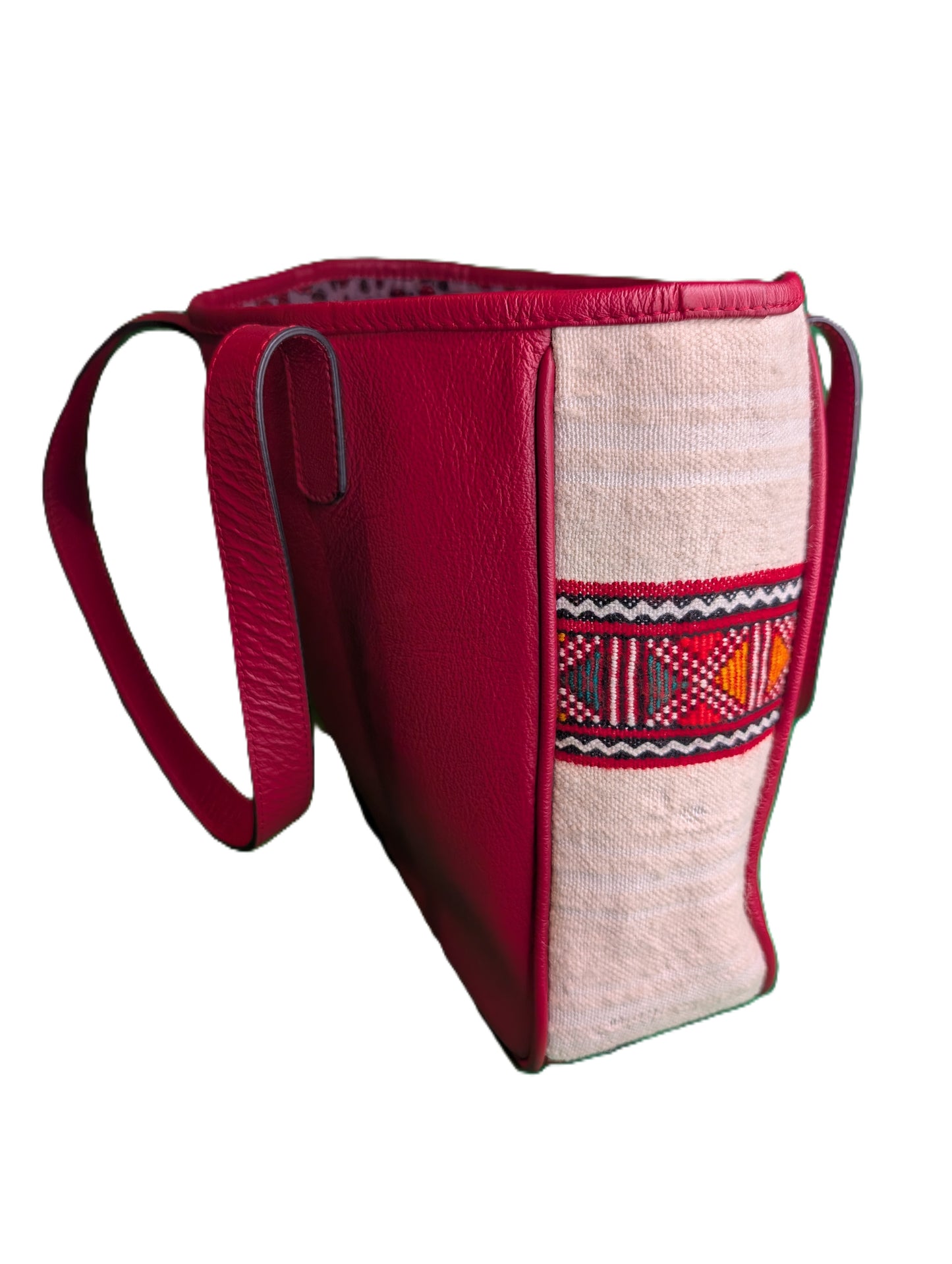 Leather Tote with embroidery - rouge / Sac fourre-tout en cuir avec tissage de tapis - red