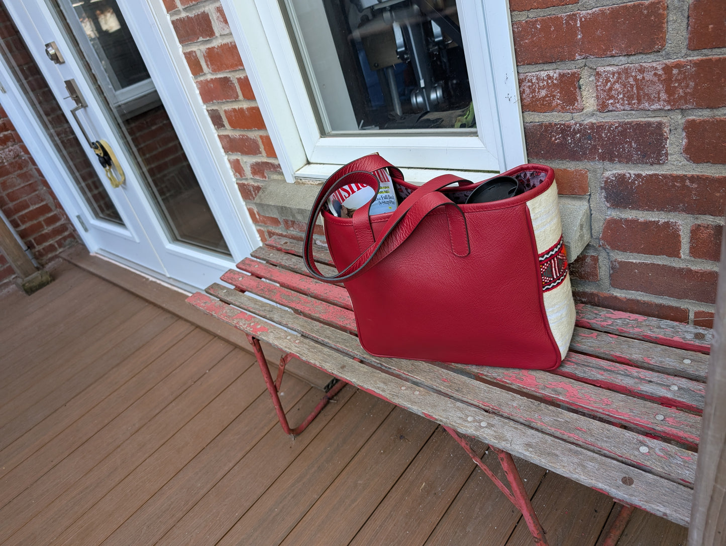 Leather Tote with embroidery - rouge / Sac fourre-tout en cuir avec tissage de tapis - red