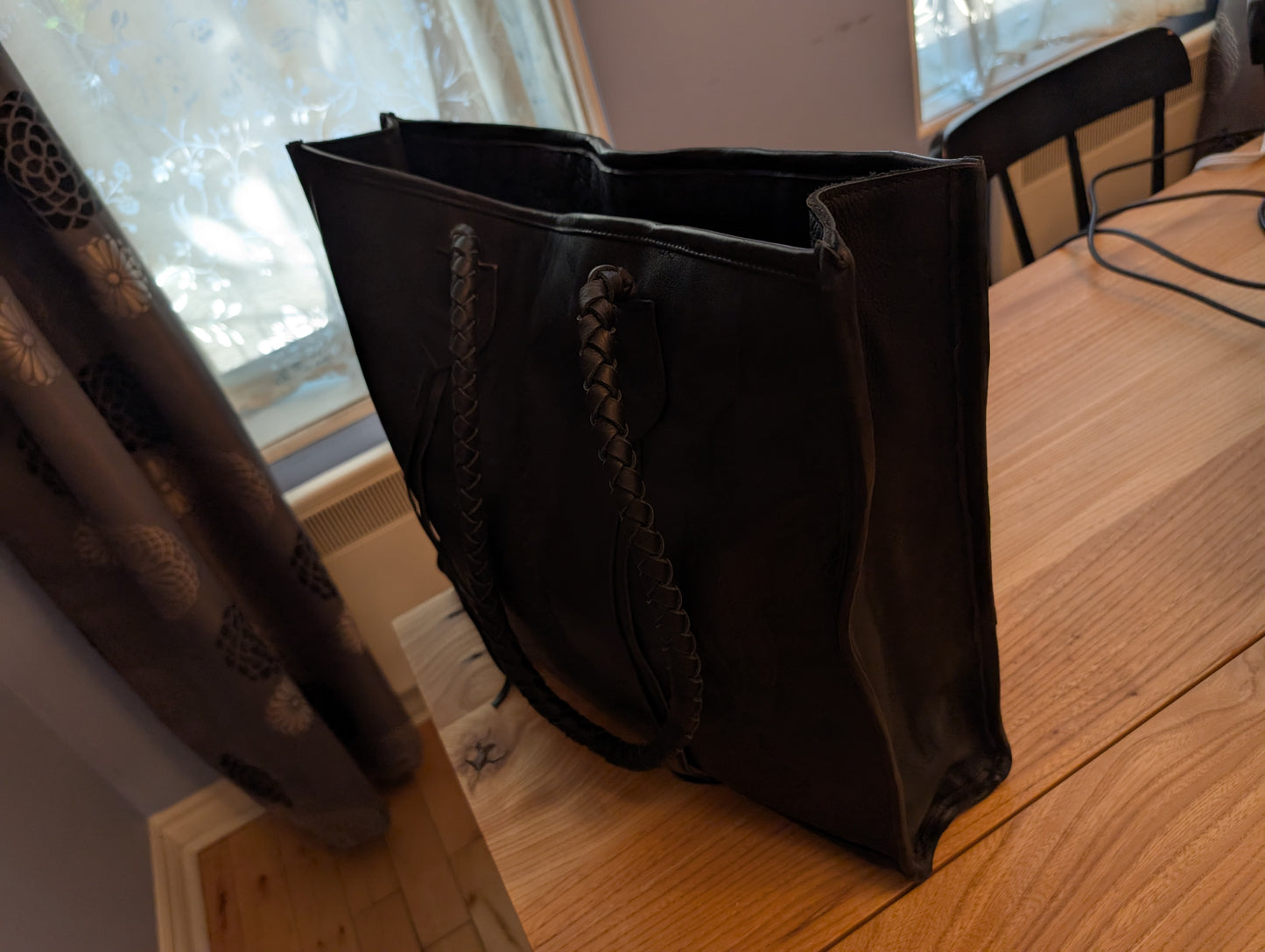 Embroidery Tote with leather - multi color / Cabas en tissage de tapis avec cuir - multi couleurs