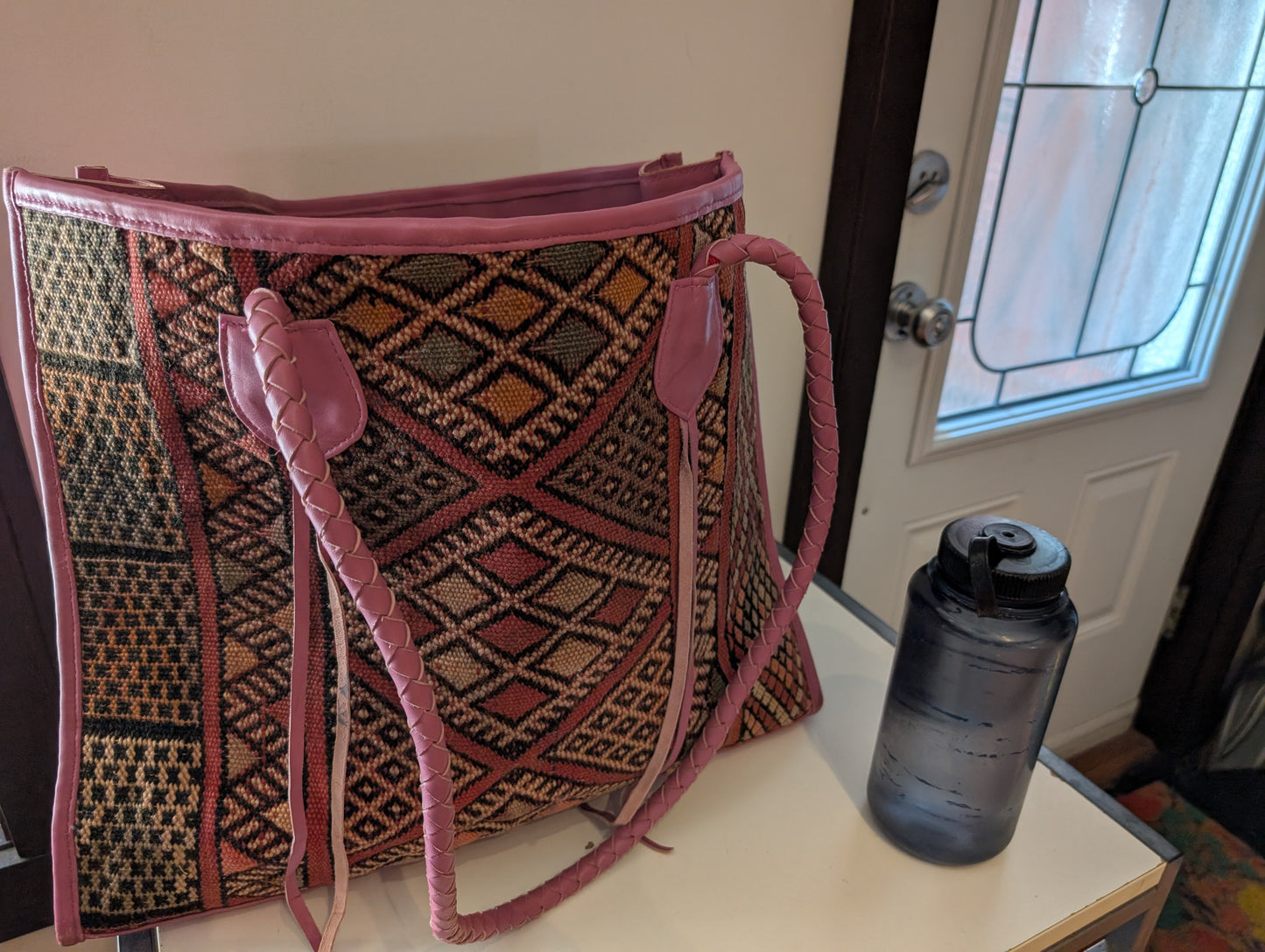 Embroidery Tote with leather - pink / Cabas en tissage de tapis avec cuir - rose