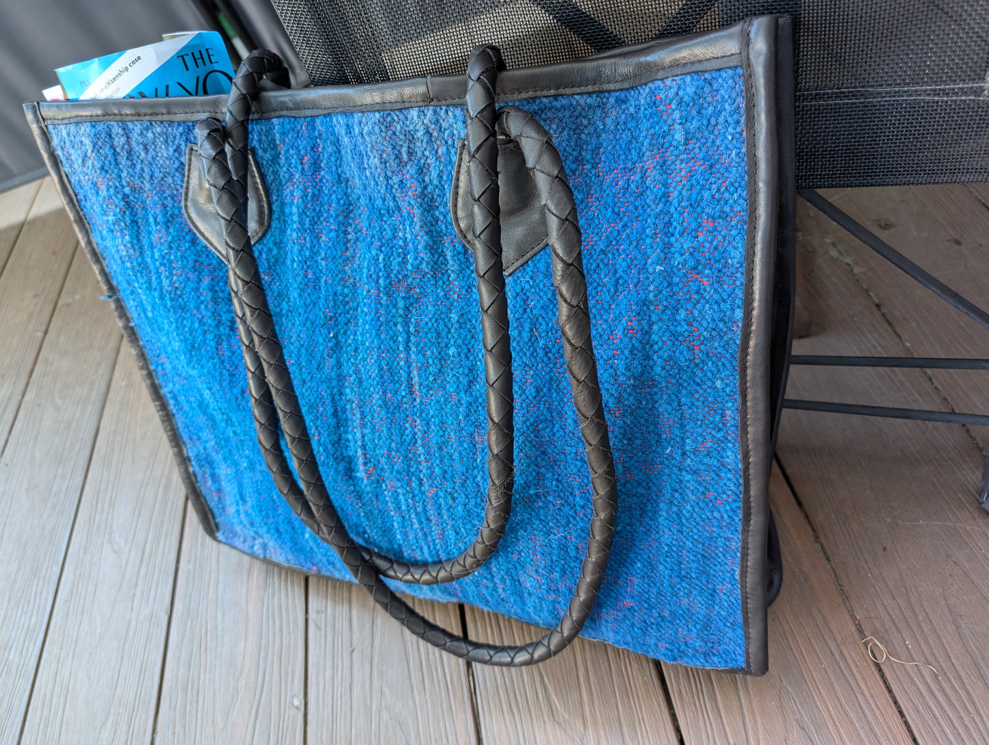 Embroidery Tote with leather - blue / Cabas en tissage de tapis avec cuir - bleu