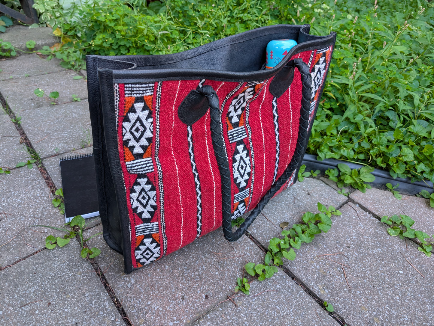 Embroidery Tote with leather - red / Cabas en tissage de tapis avec cuir - rouge