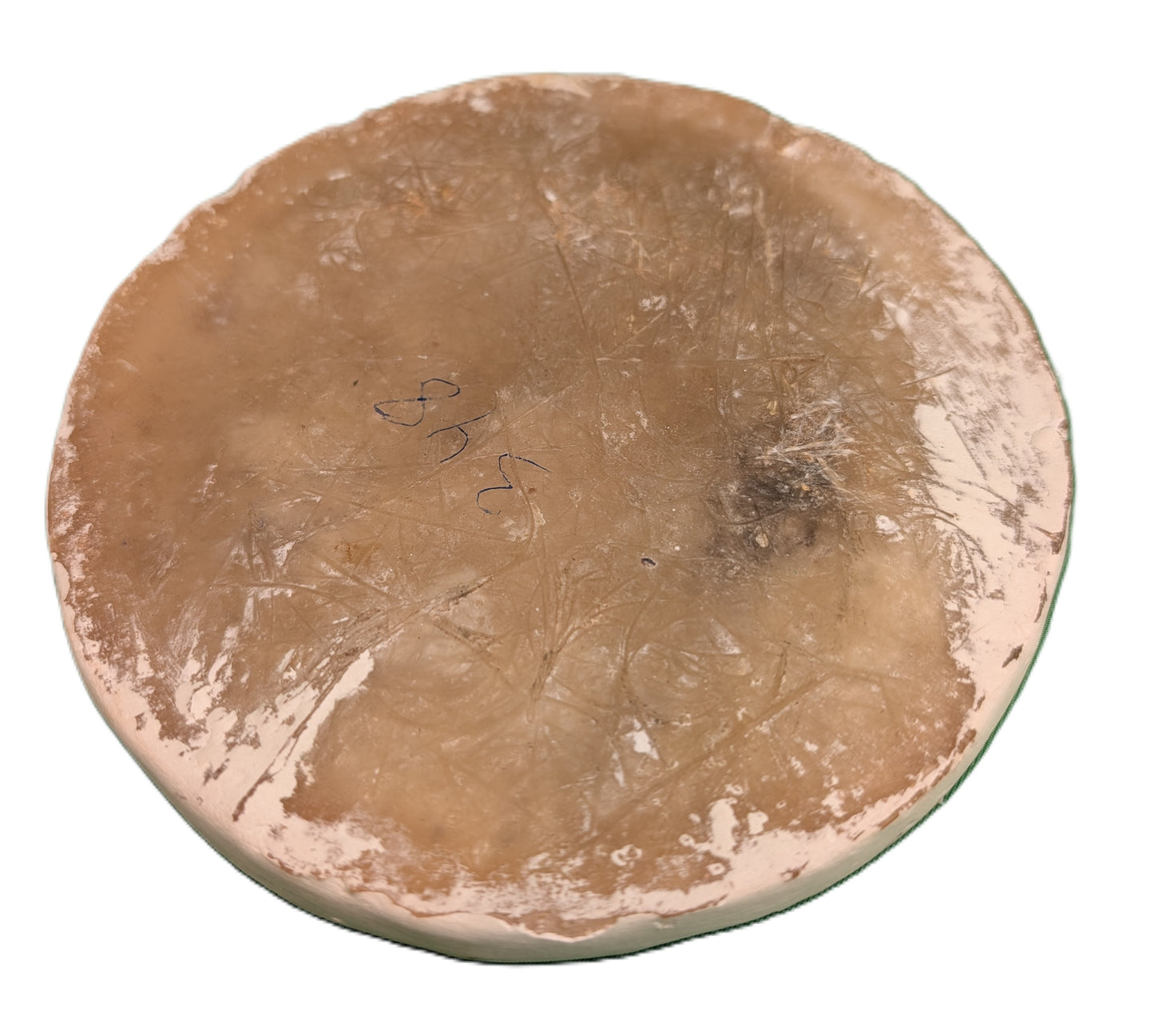 Round sample of Zellige octagonal Red-Blue shape Mustard-Blue background / Échantillon rond zellige octagonal Rouge-Bleue fond Bleu-Moutarde