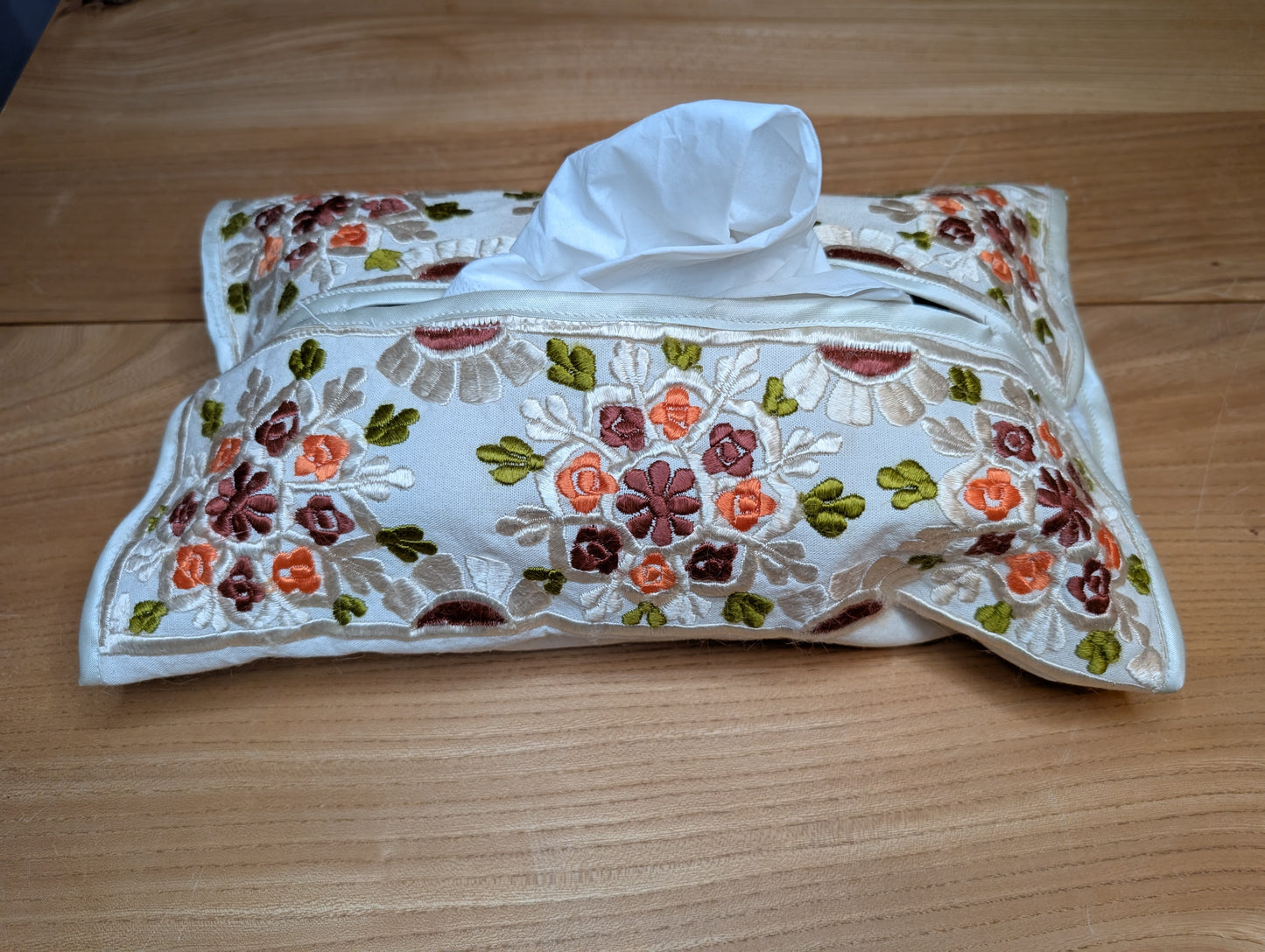 Tissue Cover Rbati embroidery flower pattern Brown-Orange-Green / Housse de boîte à serviettes fleur Rbati Brun-Orange-Vert