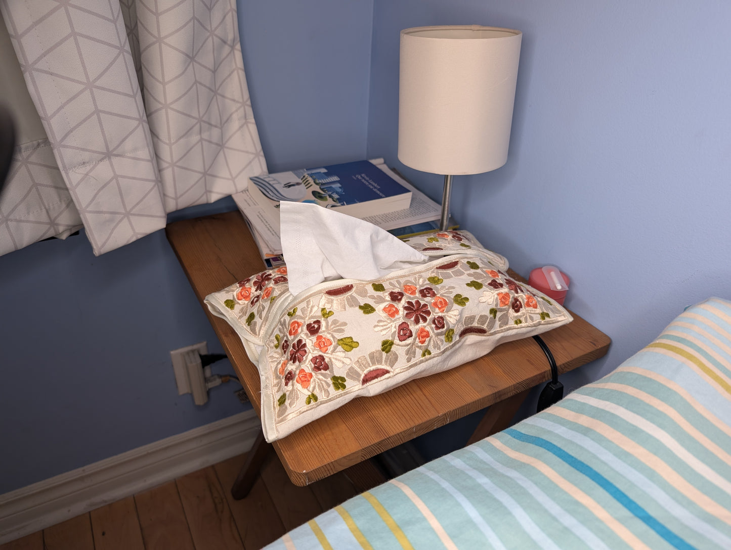 Tissue Cover Rbati embroidery flower pattern Brown-Orange-Green / Housse de boîte à serviettes fleur Rbati Brun-Orange-Vert