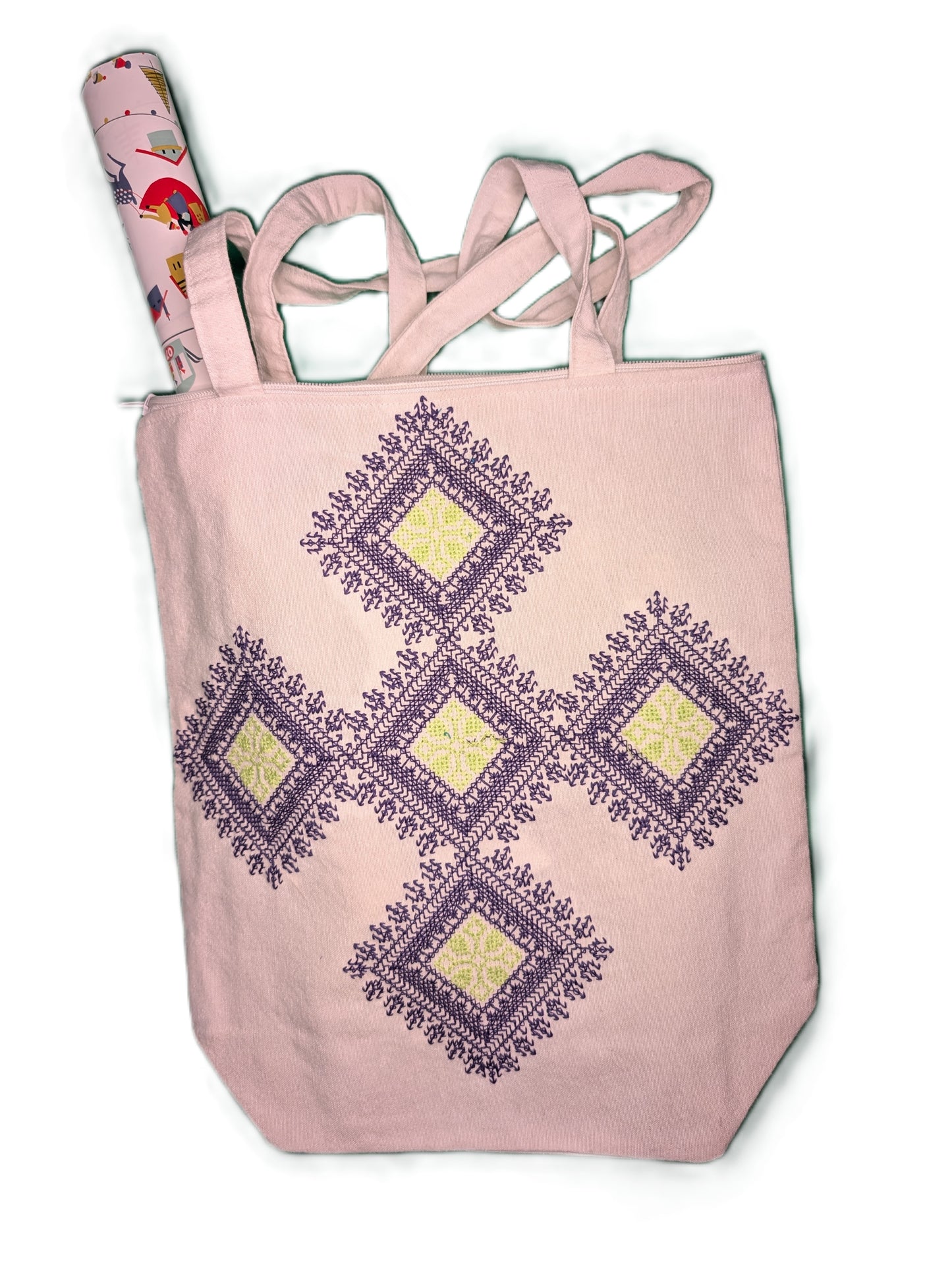 Bag Fassi Purple-Green embroidery diamonds shape Beige background / Sac Fassi Broderie mauve-vert forme diamant Fond beige