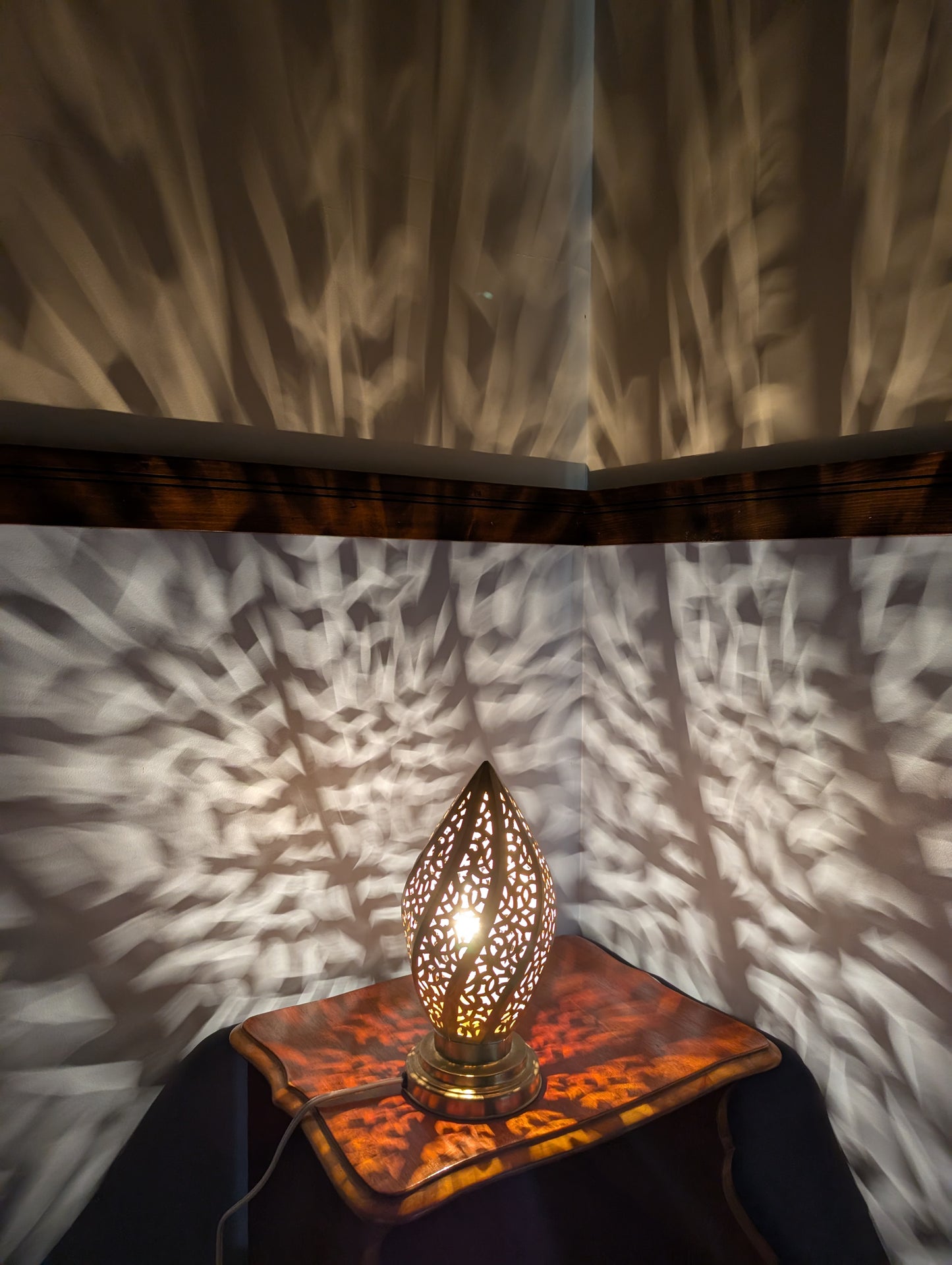 Handmade brass-copper spiral table lamp / Lampe de table spirale en laiton-cuivre faite à la main