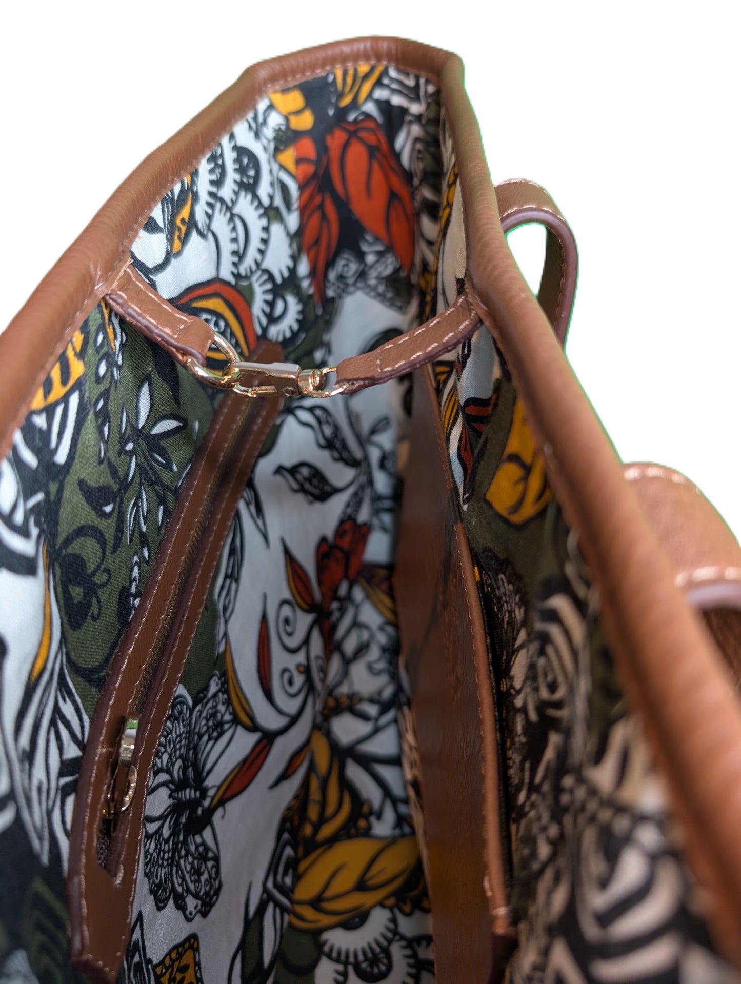 Leather Tote with embroidery - brown / Sac fourre-tout en cuir avec tissage de tapis - brun