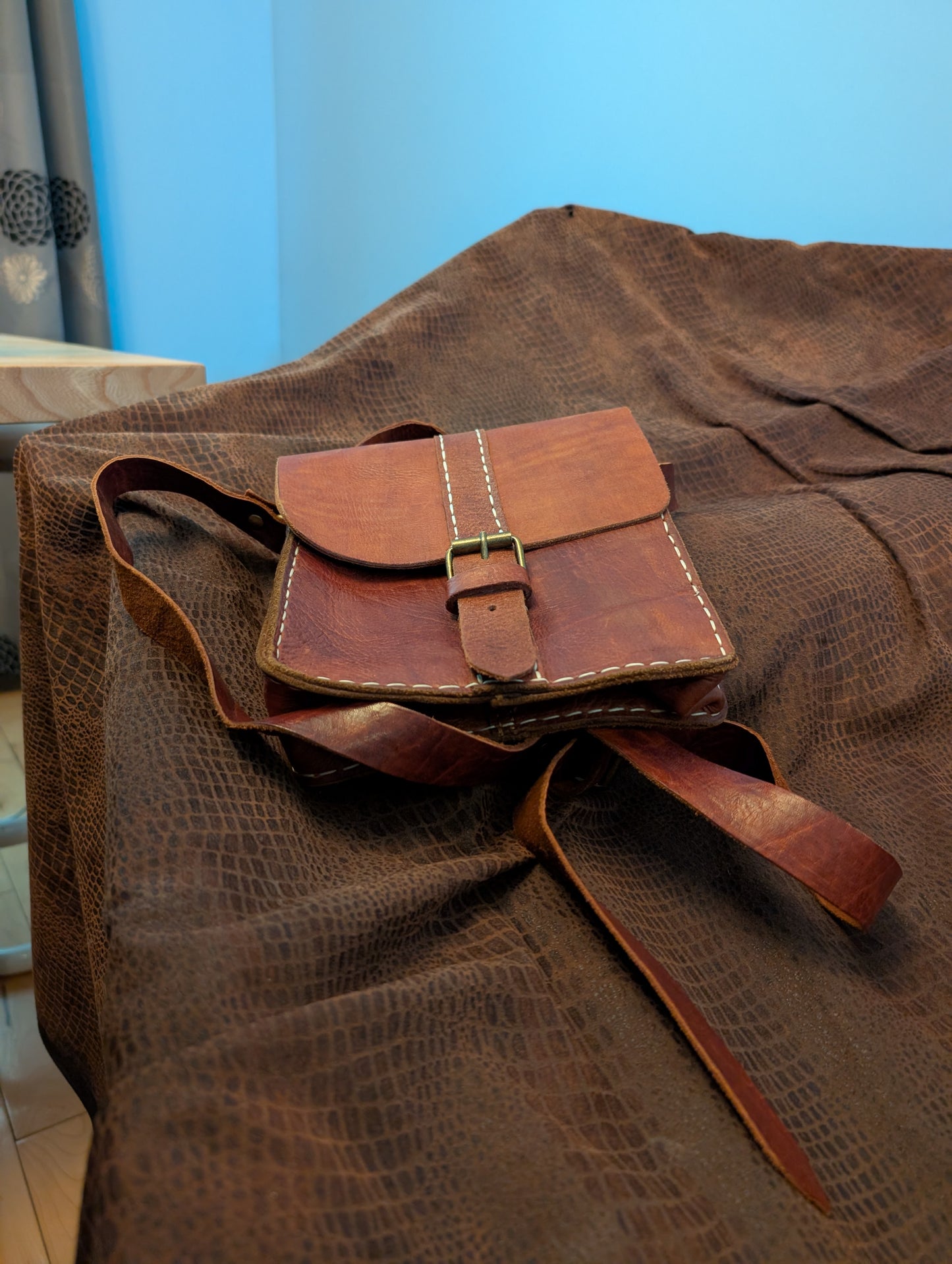 Simple Leather Bag - crossbody/ Sac à main a en cuir simple - Petit