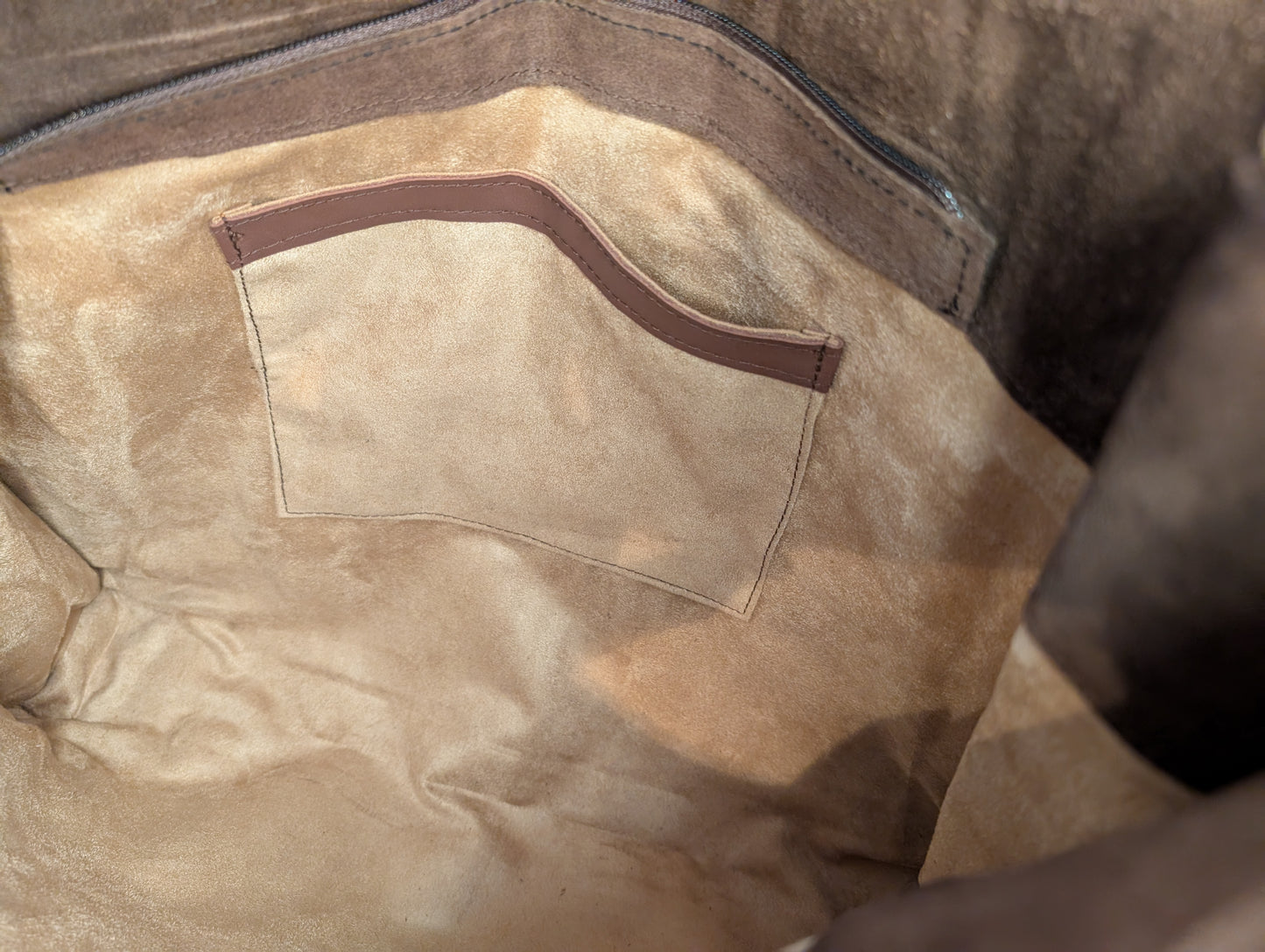 Embroidery Tote with suede - green / Cabas en tissage de tapis avec daim - vert