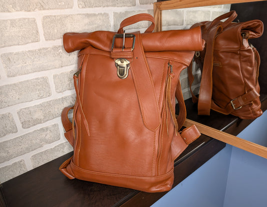 Leather Backpack / Sac à dos en cuir