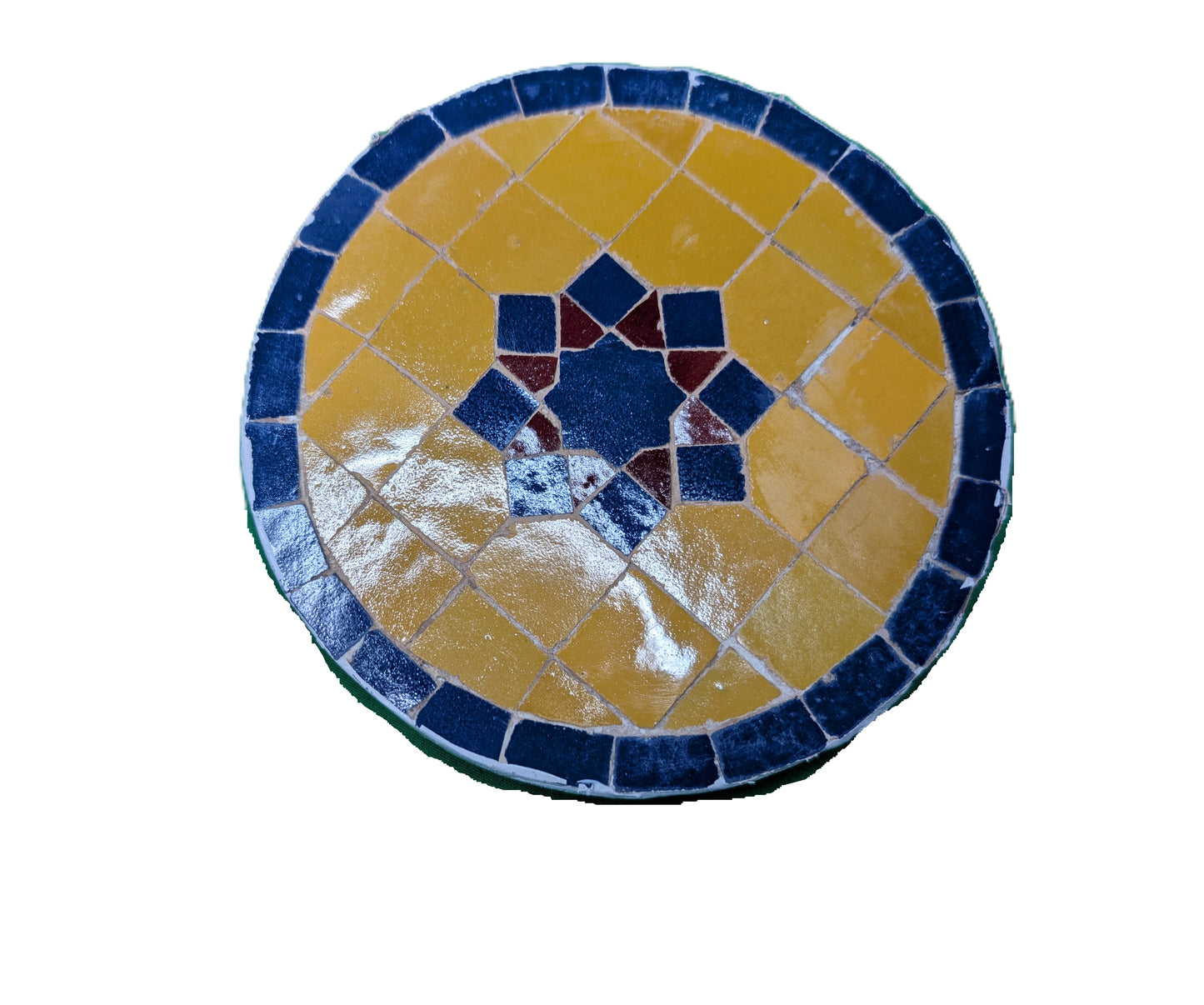 Round sample of Zellige octagonal Red-Blue shape Mustard-Blue background / Échantillon rond zellige octagonal Rouge-Bleue fond Bleu-Moutarde
